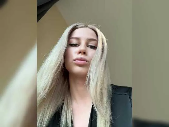 SofiaSins – webcam model profile photo Image 4