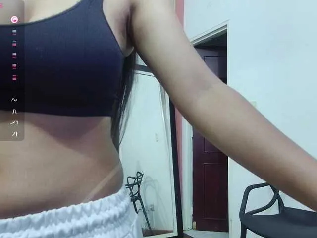 CarluyMessy – webcam model profile photo Image 18