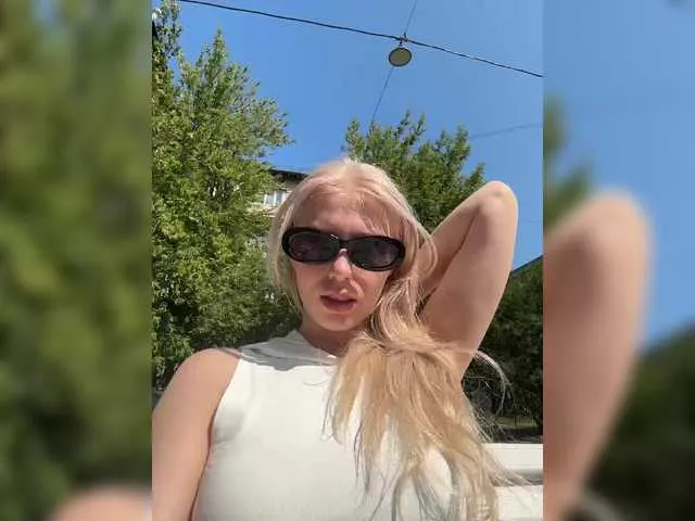 MarilynRainbow – webcam model profile photo Image 11