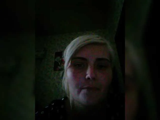 British_EmJess – webcam model profile photo Image 16