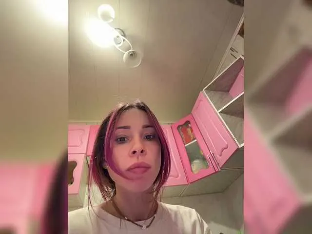 KateDivineUK – webcam model profile photo Image 14