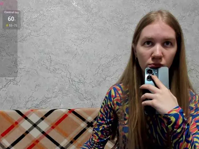 EVA2311 – webcam model profile photo Image 3