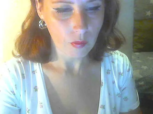 KateDivineUK – webcam model profile photo Image 16