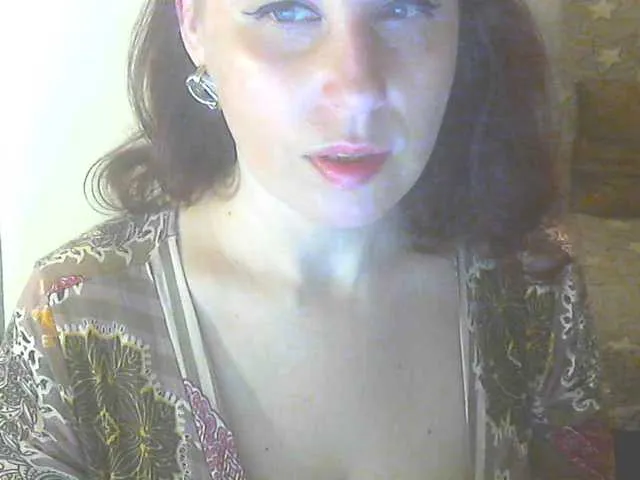 KateDivineUK – webcam model profile photo Image 3