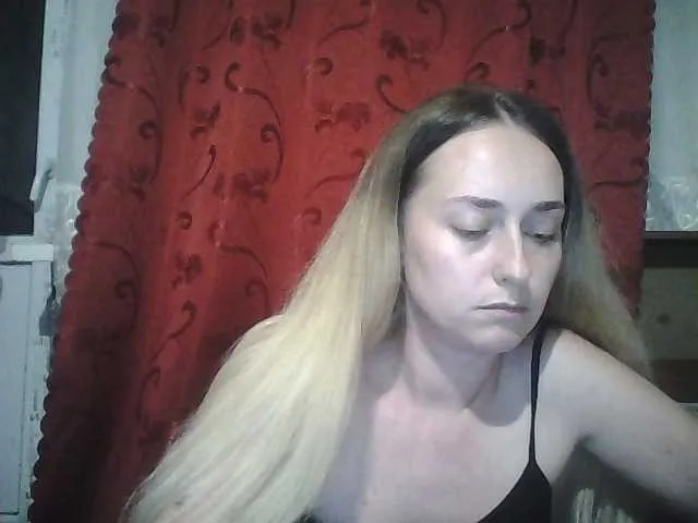 KateDivineUK – webcam model profile photo Image 3