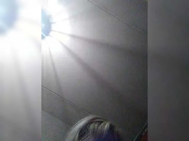 LizzieGreyX – webcam model profile photo Image 4