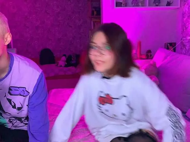 LoraDevine – webcam model profile photo Image 2