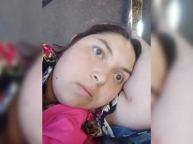 LoraDevine – webcam model profile photo Image 17