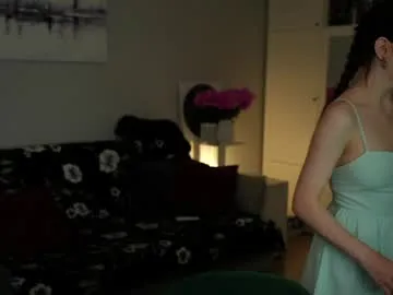 SashaVaughn – webcam model profile photo Image 6