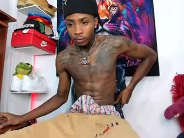 LoraDevine – webcam model profile photo Image 10