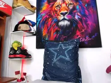 LoraDevine – webcam model profile photo Image 7