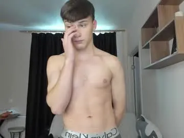 SheOnShe – webcam model profile photo Image 17