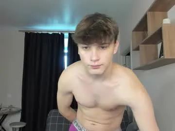 SheOnShe – webcam model profile photo Image 6