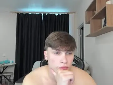 SheOnShe – webcam model profile photo Image 8