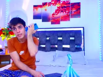 LoraDevine – webcam model profile photo Image 4