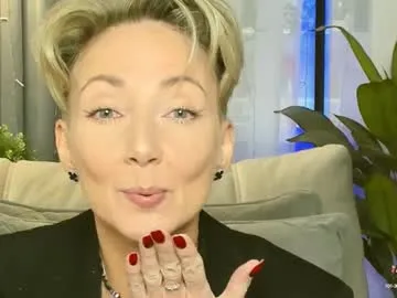 fiery-girl – webcam model profile photo Image 11