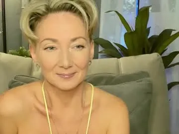 fiery-girl – webcam model profile photo Image 12