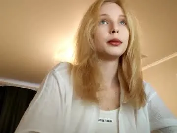 LiluDallass – webcam model profile photo Image 5