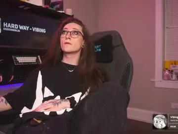 amirinsworld – webcam model profile photo Image 3