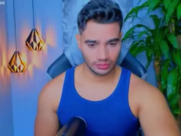 reeves_bae – webcam model profile photo Image 11