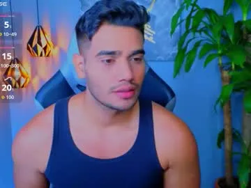 reeves_bae – webcam model profile photo Image 13