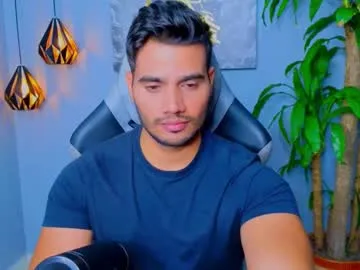 reeves_bae – webcam model profile photo Image 16