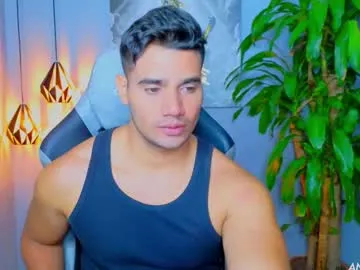 reeves_bae – webcam model profile photo Image 7