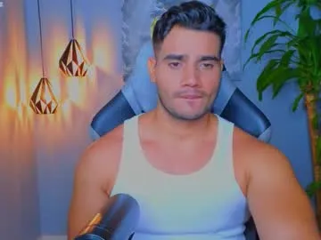 reeves_bae – webcam model profile photo Image 8