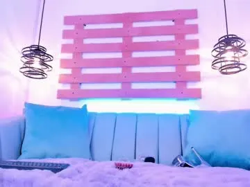 TenderLora – webcam model profile photo Image 12