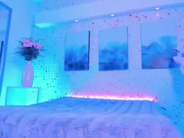 TenderLora – webcam model profile photo Image 13