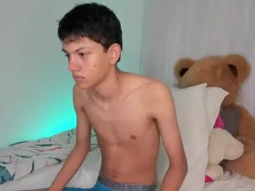 reeves_bae – webcam model profile photo Image 14