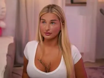 LanaBlondeBush – webcam model profile photo Image 13