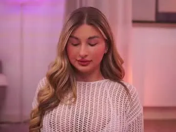 LanaBlondeBush – webcam model profile photo Image 9