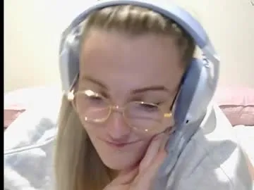 SashaVaughn – webcam model profile photo Image 7