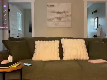 Haluley – webcam model profile photo Image 2