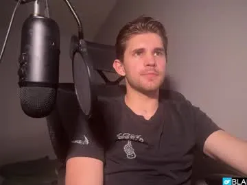 Libely – webcam model profile photo Image 4