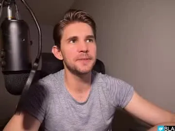 Libely – webcam model profile photo Image 7