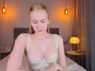 LoraDevine – webcam model profile photo Image 2