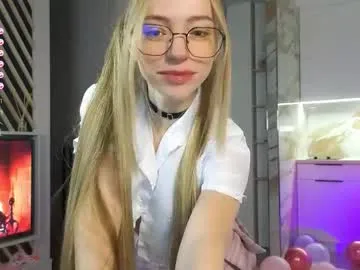 LanaBlondeBush – webcam model profile photo Image 15