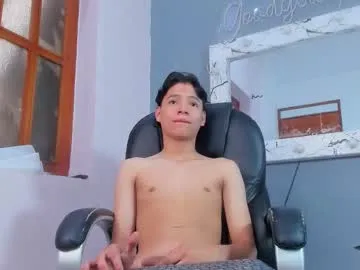 max04 – webcam model profile photo Image 19