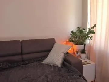 Vikibru – webcam model profile photo Image 8