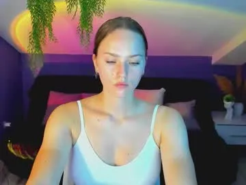 Robineee13 – webcam model profile photo Image 5