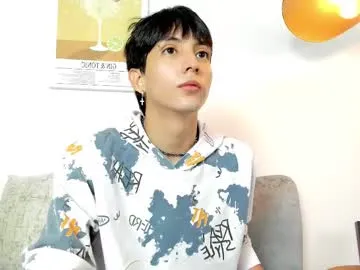 blondeangel_4u2 – webcam model profile photo Image 3