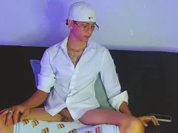 Libely – webcam model profile photo Image 6