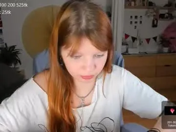 Lilye – webcam model profile photo Image 14