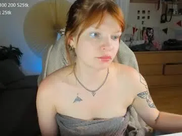 Lilye – webcam model profile photo Image 4