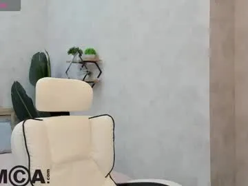 BaddNikky – webcam model profile photo Image 2