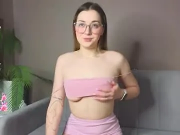 Vikibru – webcam model profile photo Image 2