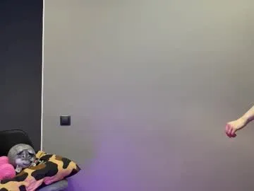 shiny-lily – webcam model profile photo Image 15