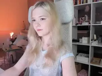 bella-adams – webcam model profile photo Image 15